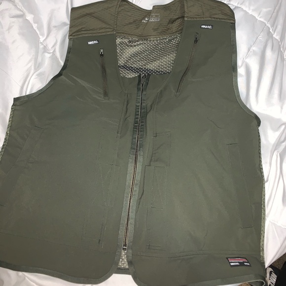 nike utility vest